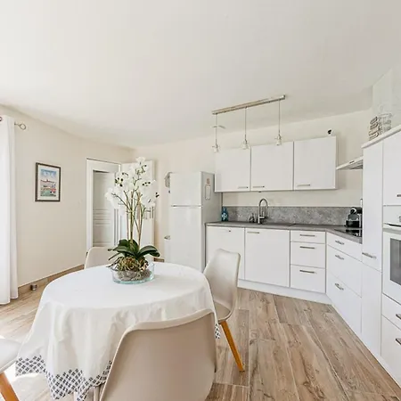 Maison Proche Pour 4 Pers. Avec Jardin A - Fr-1-835-28 * La Flotte
