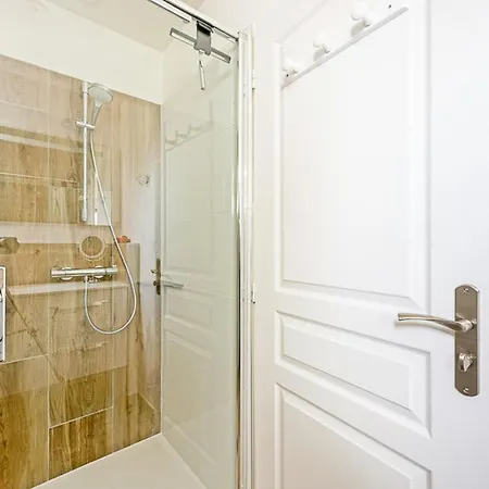 Maison Proche Pour 4 Pers. Avec Jardin A - Fr-1-835-28